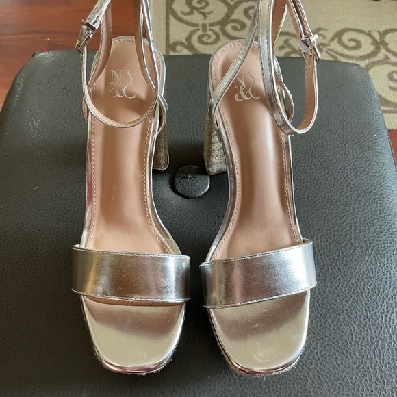 Madden Girl Odalina Ankle Strap Block Heel Silver Raffia Platform sz 10 metallic - Picture 8 of 16